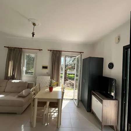 Apartament Kouris Garden View Chlomatianá