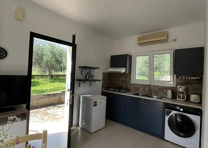 Lejlighed Kouris Garden View *